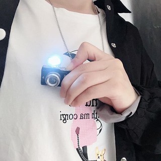 💞💕💕Hot sale💞💕💕Vibrato Retro Small Camera Necklace Glowing Flash Can Make Sound สามารถถ่ายภาพมินิเลียนแบบกล้อง SLR