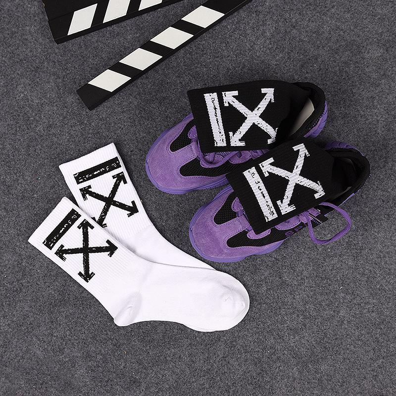 [moli socks] ถุงเท้า Tide เกาหลี ins อินเทรนด์ฮิปฮอป ulzzang ท่อเคลื่อนไหวตัวอักษร Harajuku skateboard ชายและหญิงถุงเท้า