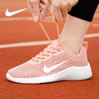 Nike รองเท้าผ้าใบนุ่มเบา ใส่สบาย จะใส่ออกกำลังหรือใส่เที่ยวก็แมทช์ได้หม/องเท้าผ้า ผู้หญิง 35-41