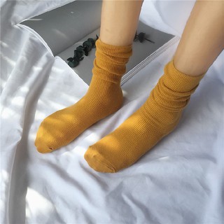 กองถุงเท้าผู้หญิงถุงเท้าเกาหลีย้อนยุคเก๋เรียบง่ายโรงเรียนป่าญี่ปุ่นถุงเท้าสีในหล