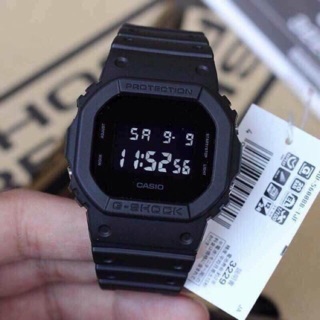 นาฬิกาสีดำหน้าปัดเหลี่ยมDW5600