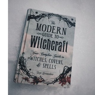 The Modern Guide to Witchcraft: Your Complete Guide to Witches, Covens, and Spells Yqg0