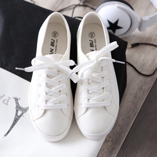 [ กรุงเทพ/พร้อมส่ง ] รองเท้าผ้าใบสีขาวทรงคลาสสิค (ทรงญี่ปุ่น พื้นนิ่มค่ะ)